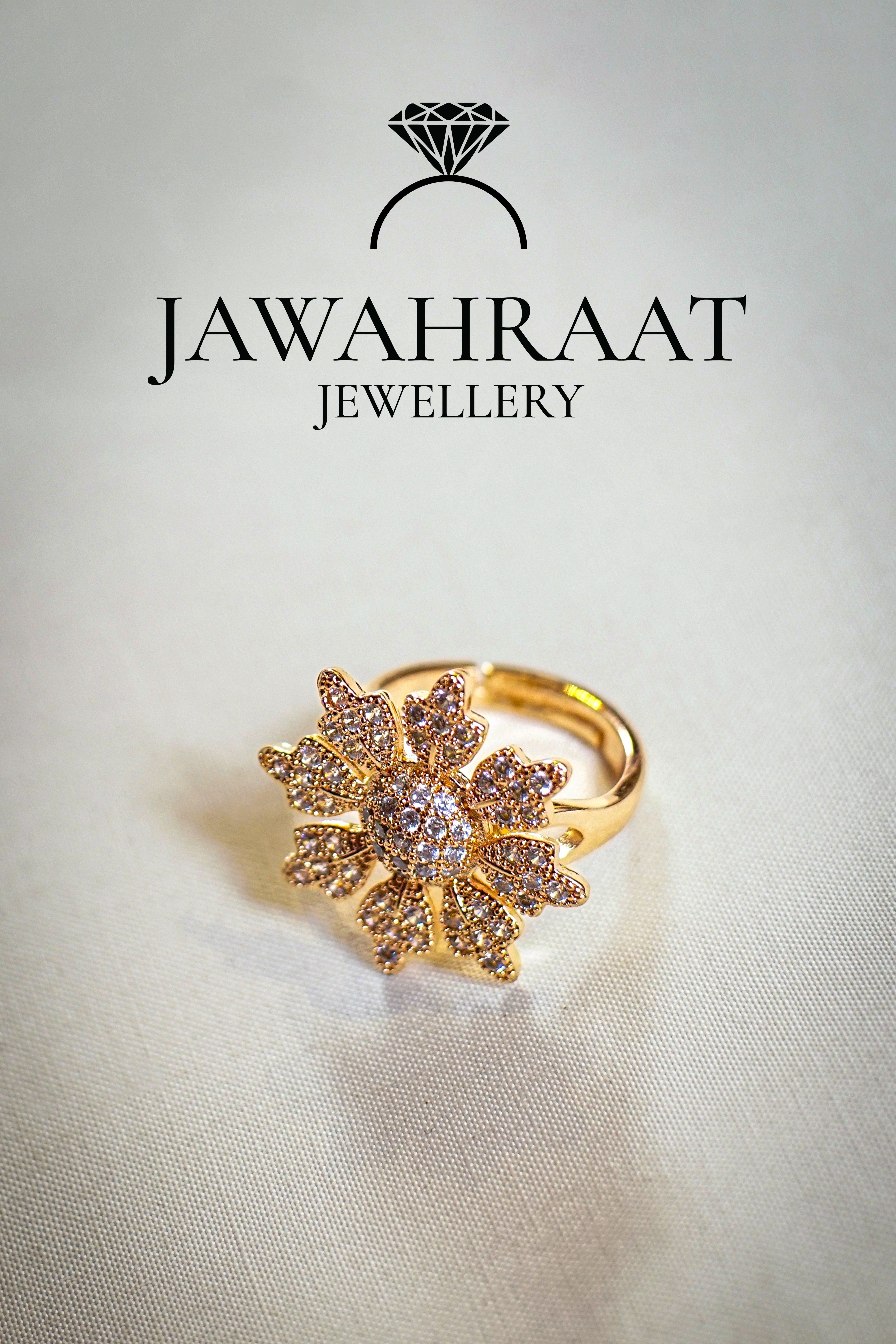 Gold ring featuring floral design and sparkling stones – classic and graceful look